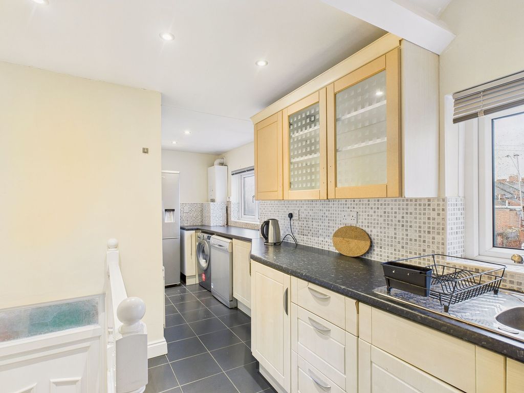 Property photo 3 of 9 Kitchen