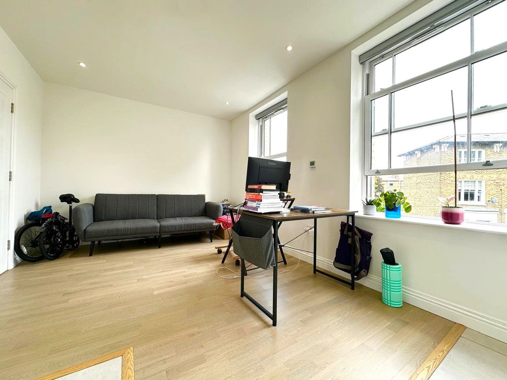 Property photo 3 of 9