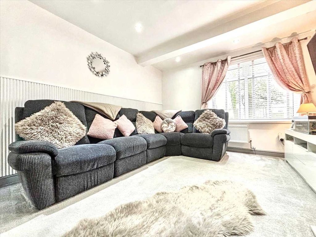 Property photo 2 of 28 Lounge