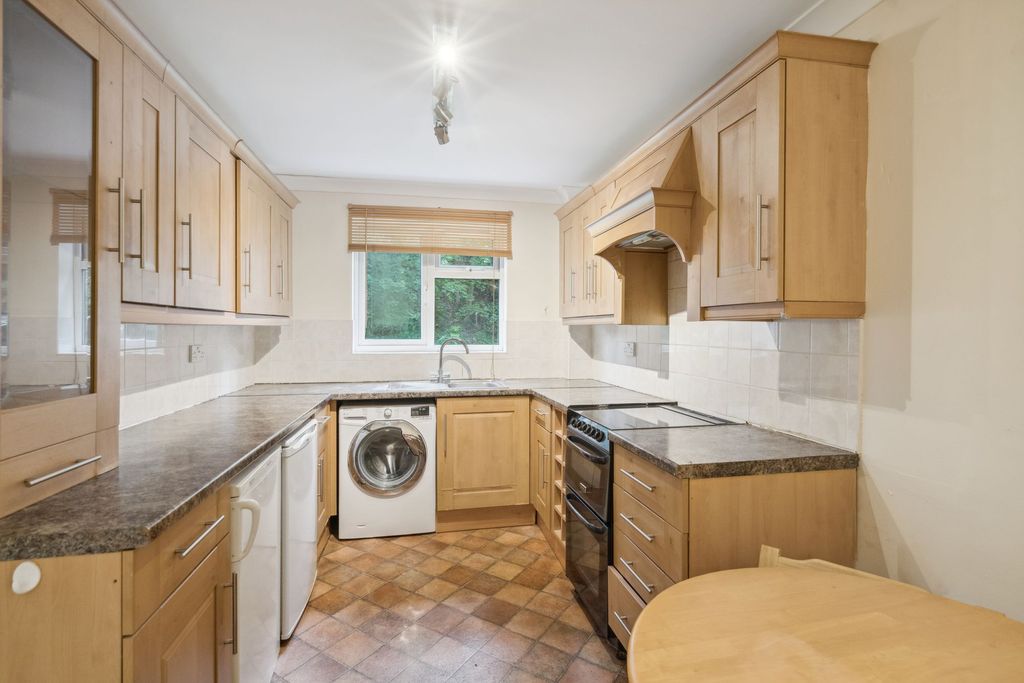Property photo 2 of 12 Kitchen (2)