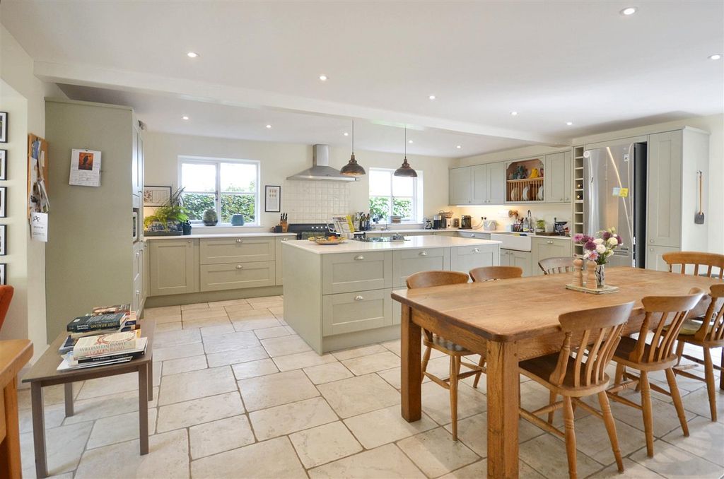 Property photo 3 of 15 Kitchen/Dining Room