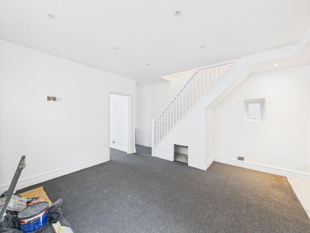 Property photo 3 of 11 Dining Room