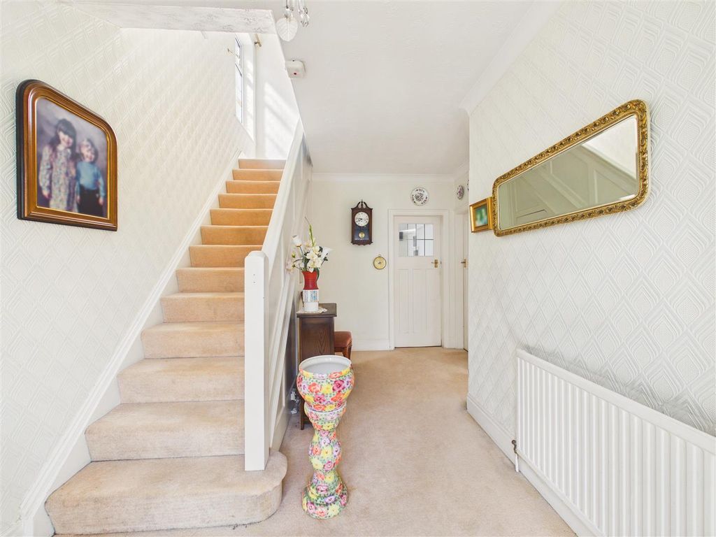 Property photo 2 of 13 Cam05451G0-Pr0129-Still008.Jpg