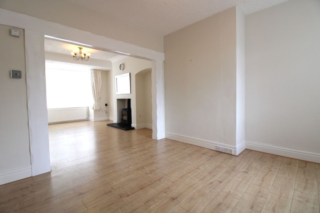 Property photo 3 of 12 C.DI