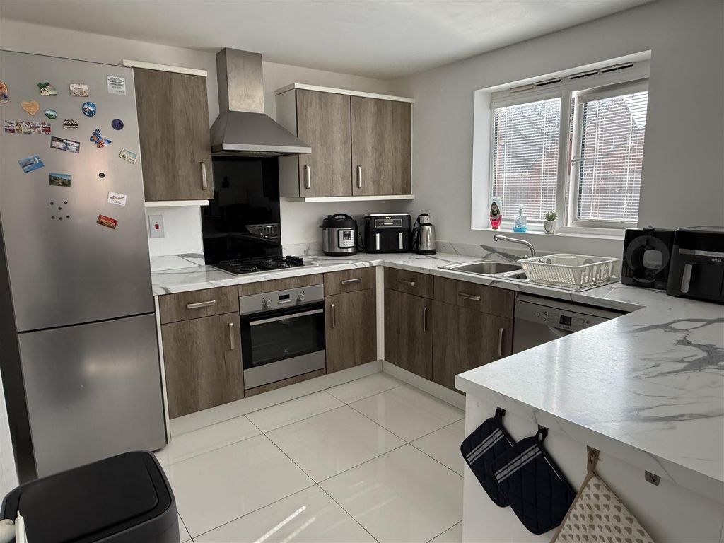Property photo 2 of 29 Kitchen Diner