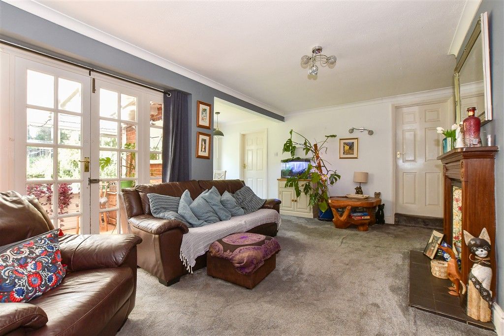 Property photo 2 of 14 Lounge
