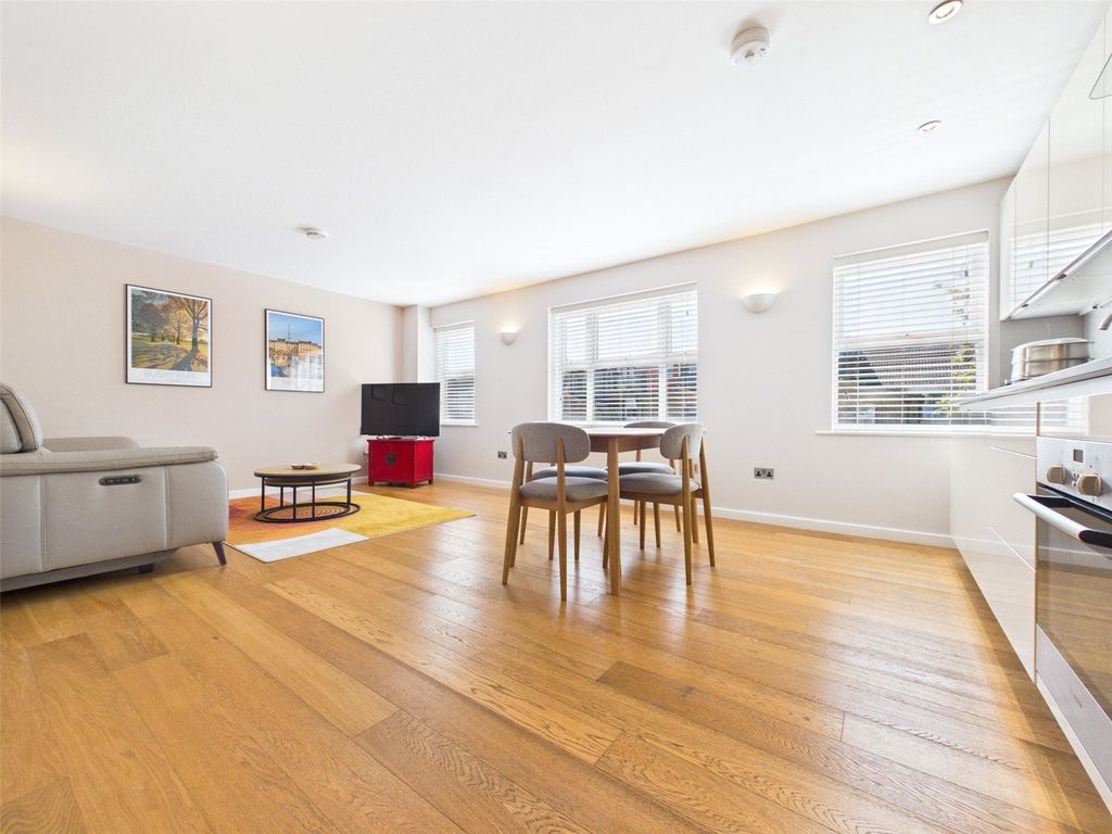 Property photo 2 of 9 Picture No. 17