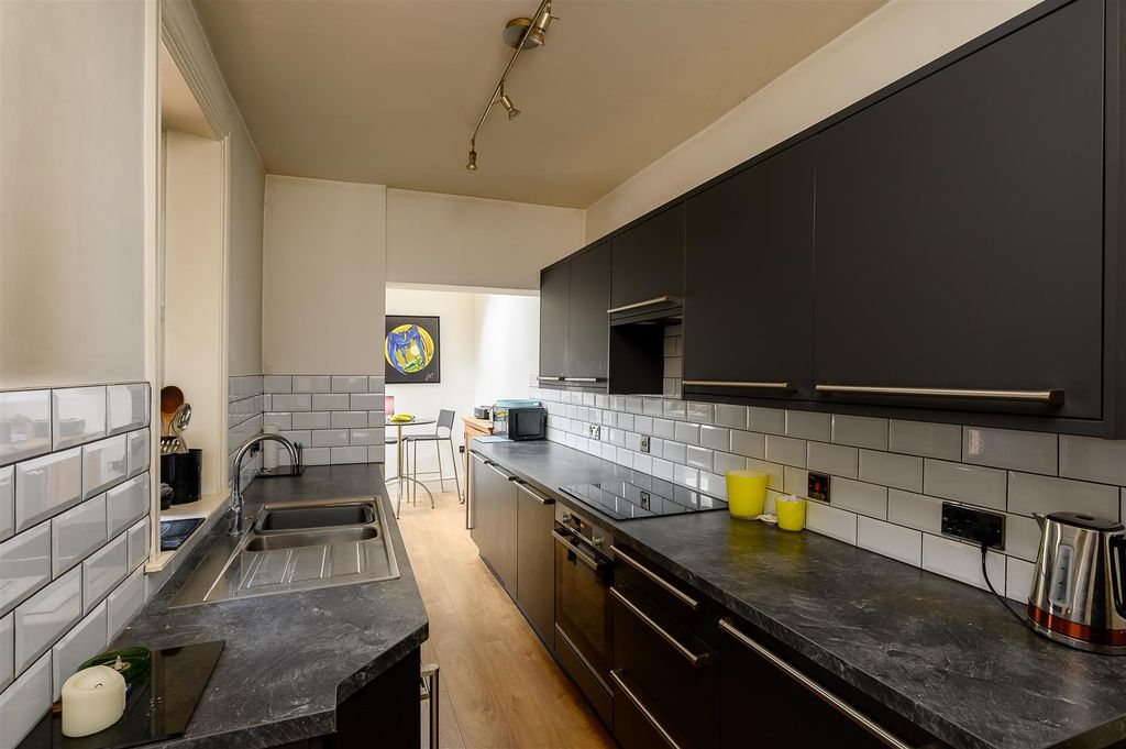Property photo 3 of 19 Kitchen