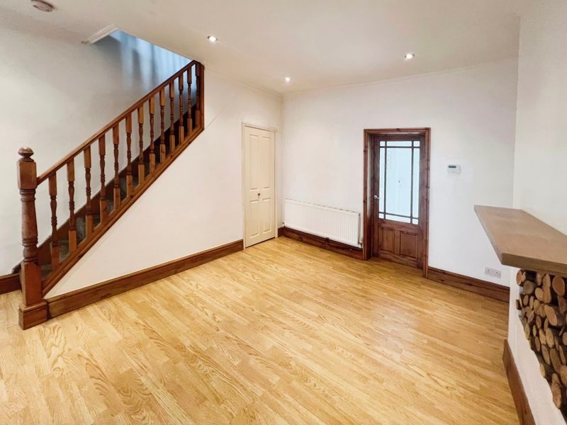 Property photo 3 of 20 Lounge