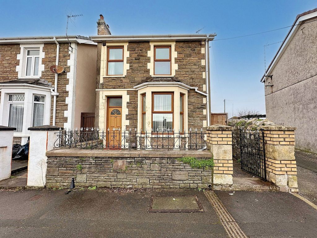 Property photo 2 of 35