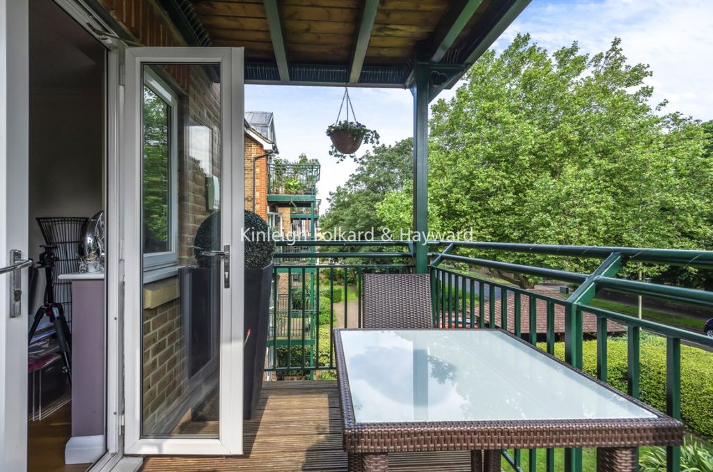 Property photo 3 of 11 989B205d-F209-4Db3-A