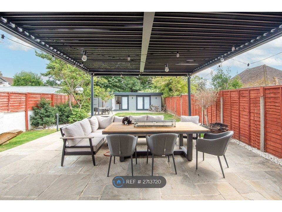 Property photo 2 of 27