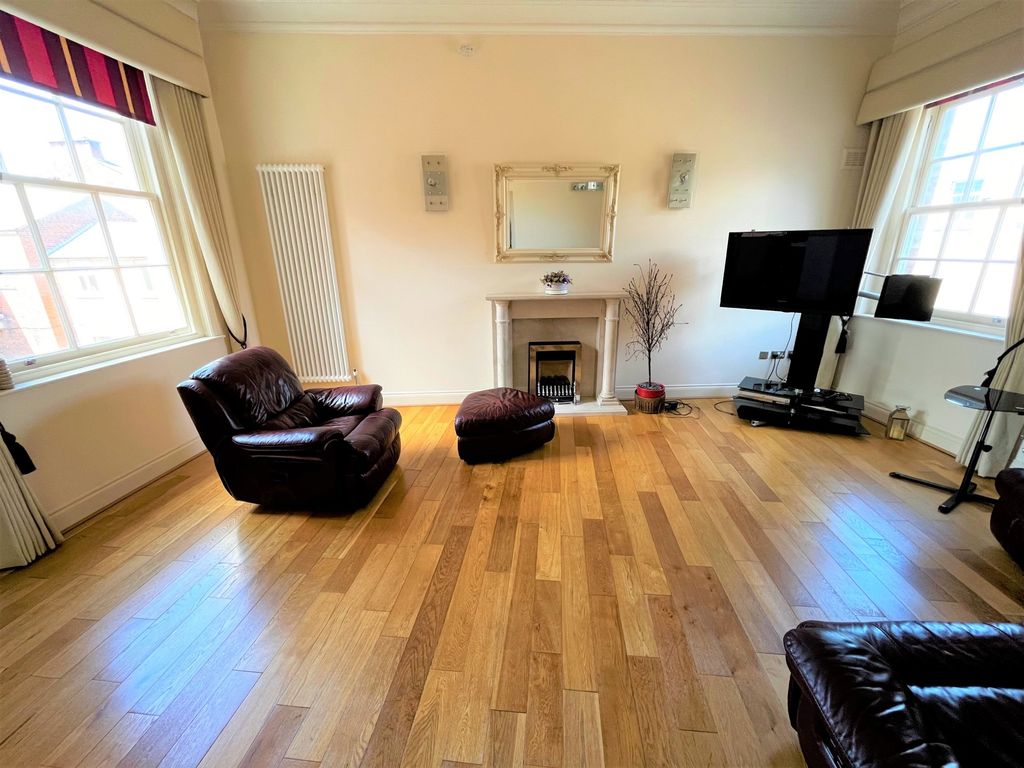 Property photo 3 of 10