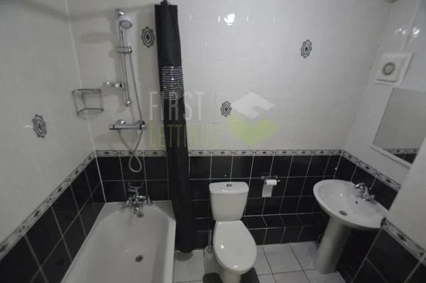 Property photo 1 of 8 Bathroom