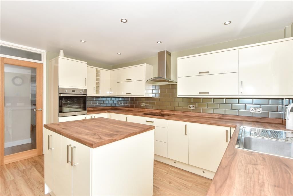 Property photo 3 of 10 Kitchen/Diner