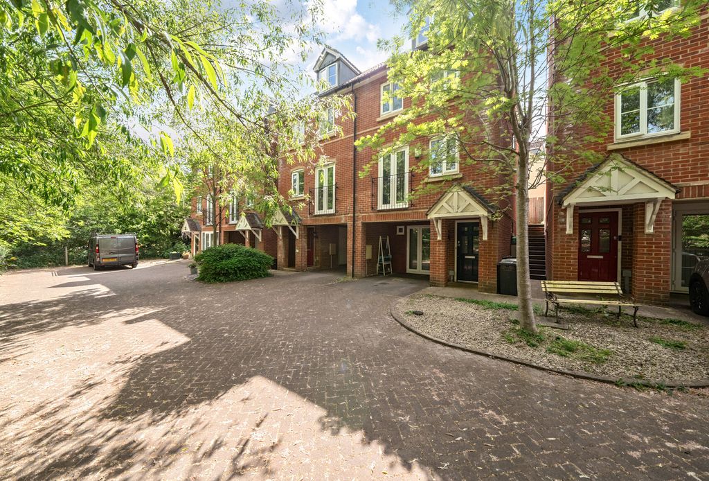 Property photo 1 of 28 1299750-20-68304A...