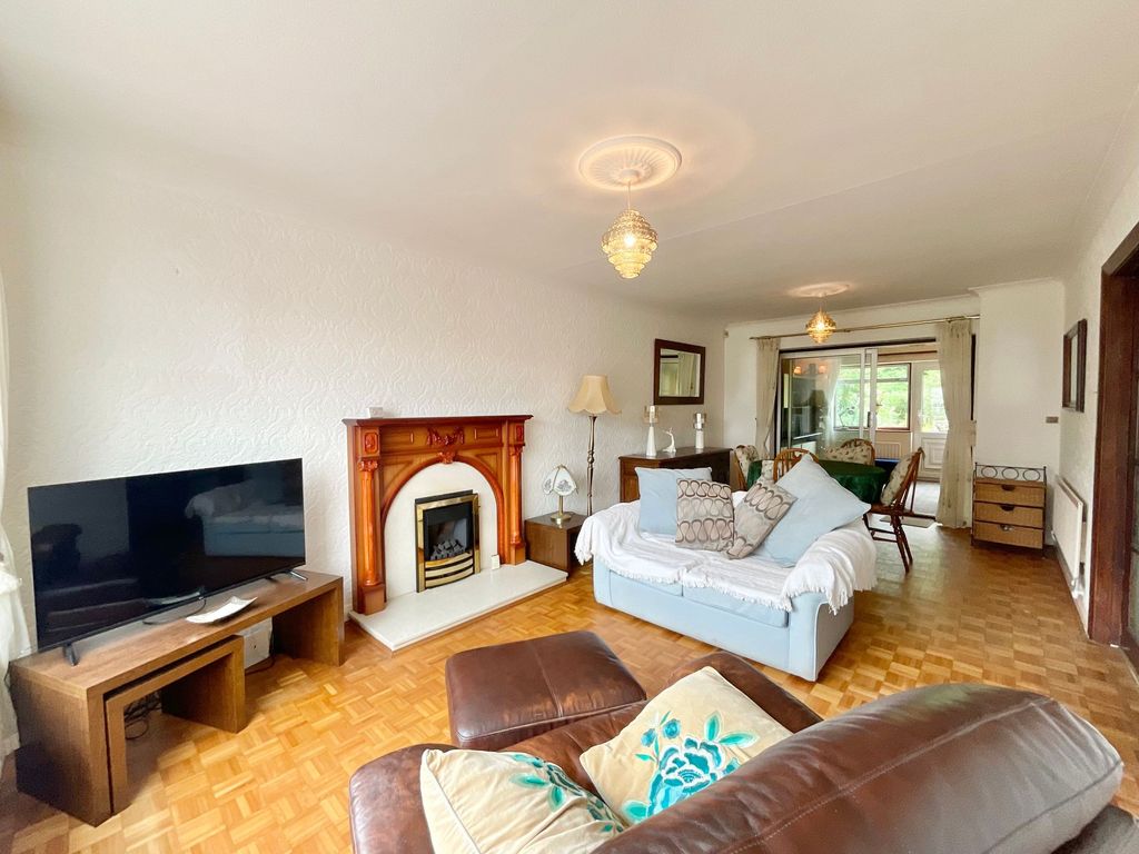 Property photo 2 of 27
