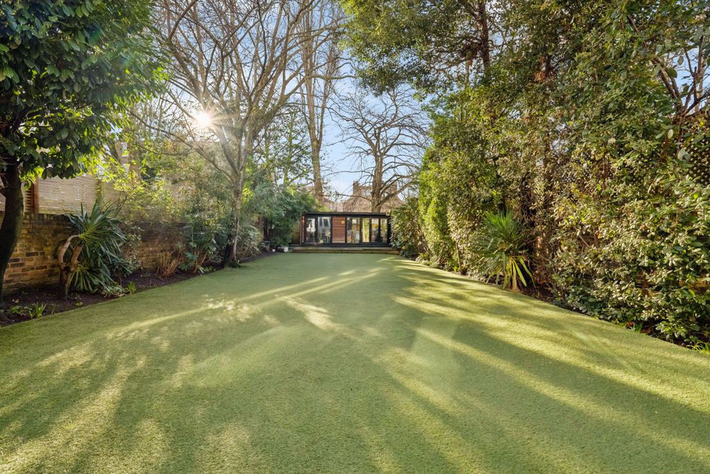 Property photo 2 of 18