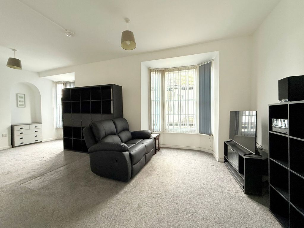 1 bed flat for saleLower Market Street, Penryn TR10