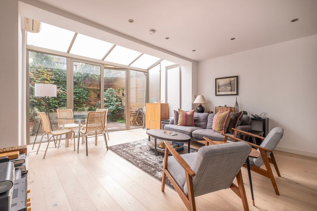 Property photo 1 of 9 3