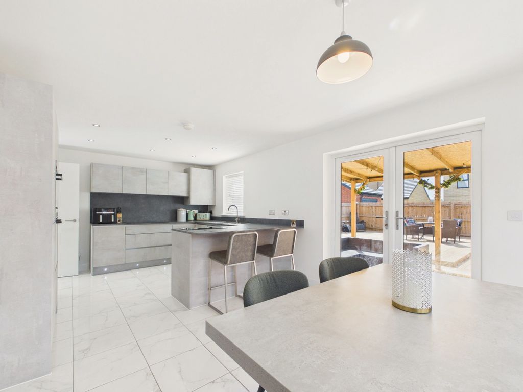 Property photo 2 of 20 5373803