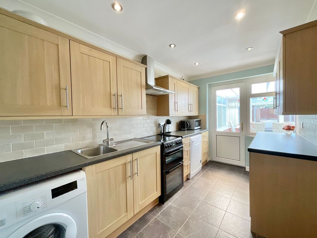 Property photo 3 of 28