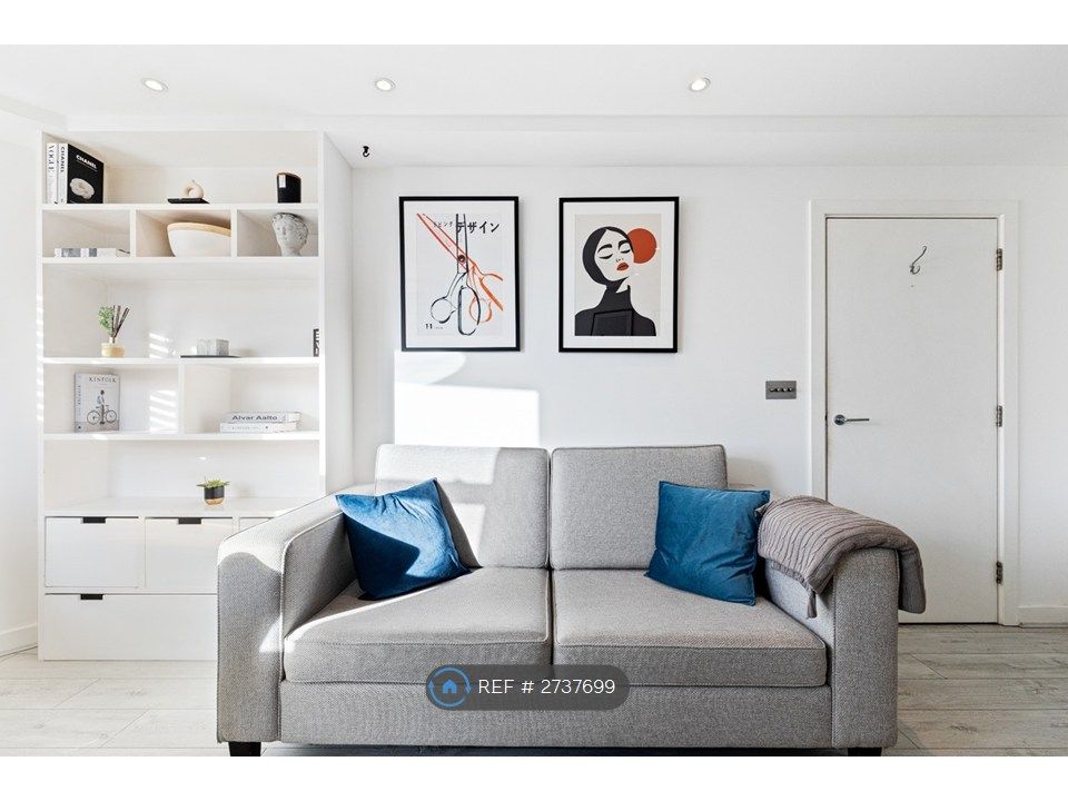 Property photo 1 of 22 Front Room