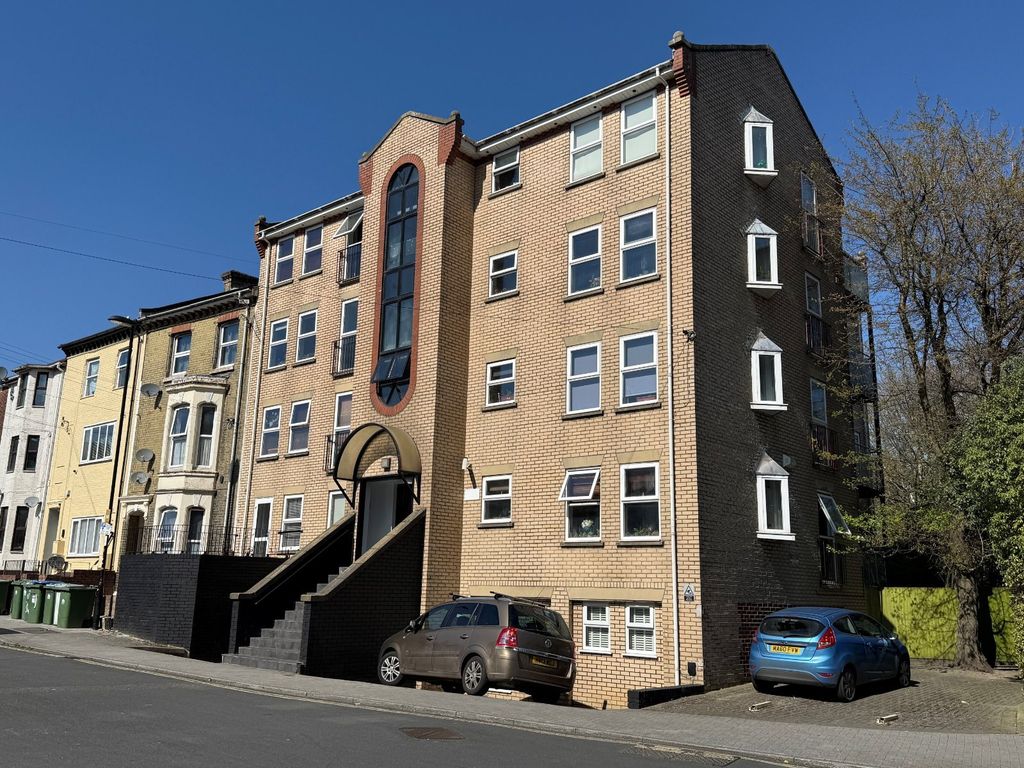 Property photo 1 of 11 Picture No. 14