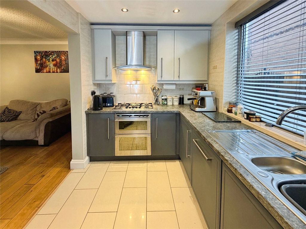 Property photo 3 of 19 Dining Kitchen