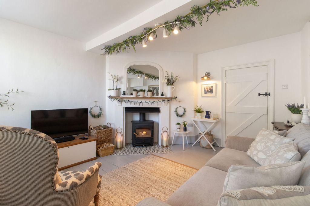 Property photo 3 of 23