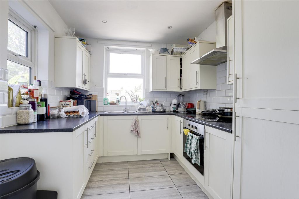 Property photo 3 of 20 8417.Jpg