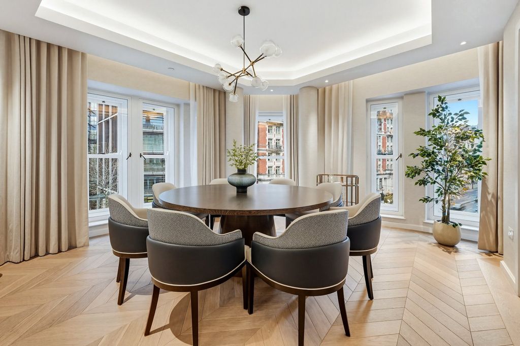 Property photo 2 of 22 Dining Room