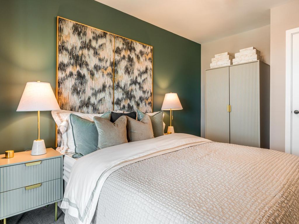 Additional image 4 of 3 bed flat for saleCapital Interchange Way, Brentford TW8