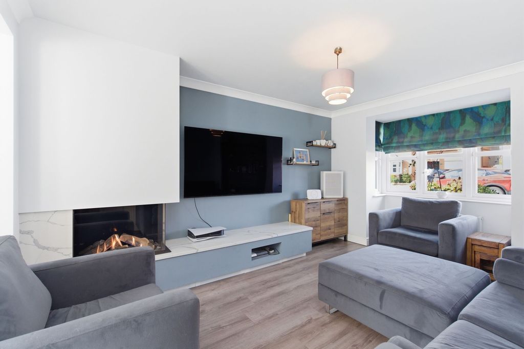 Property photo 2 of 27