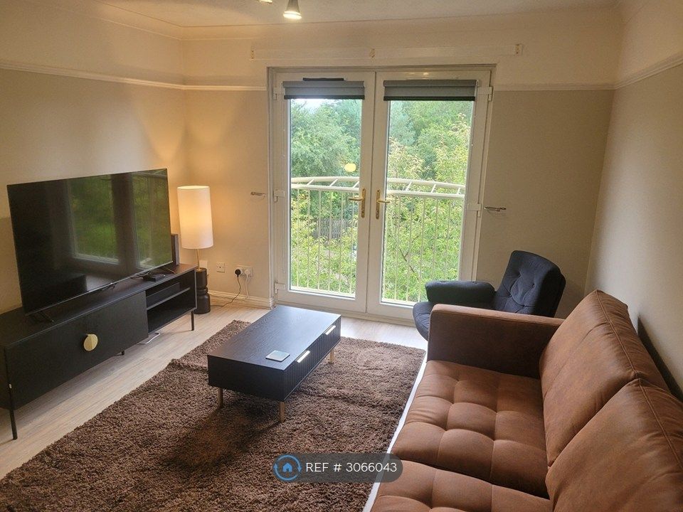 Property photo 1 of 11 Living Room