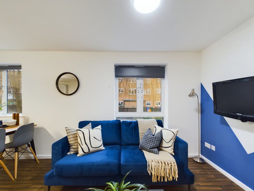 Property photo 3 of 19 A Stylish And Inviting Large Modern Living Room Pe...