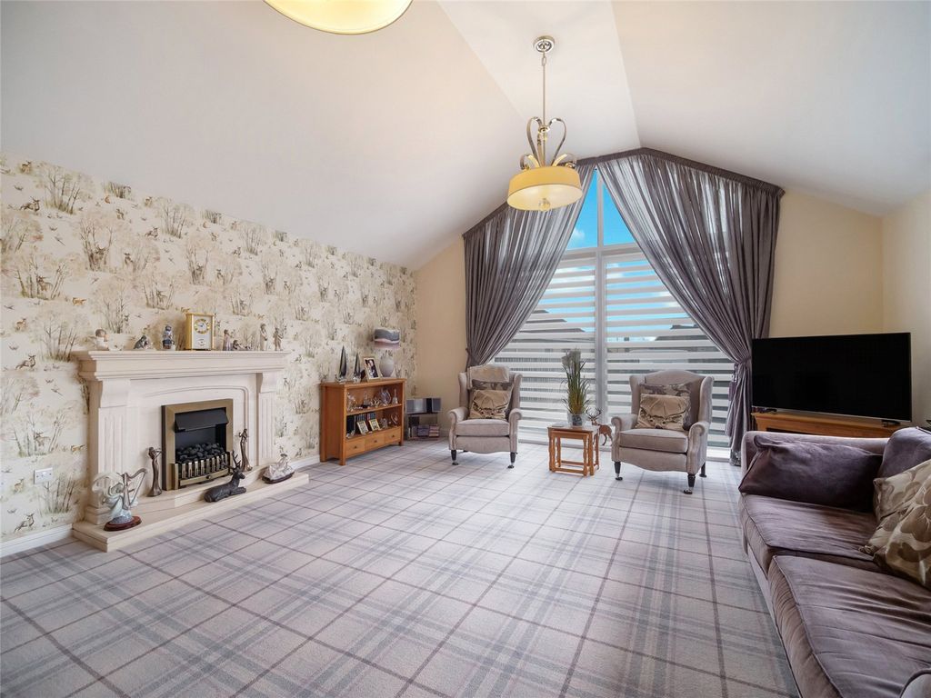 Property photo 2 of 22 Living Room