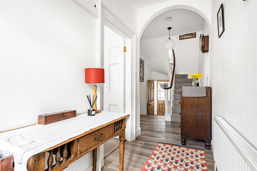 Property photo 3 of 23 18_75709.Jpg