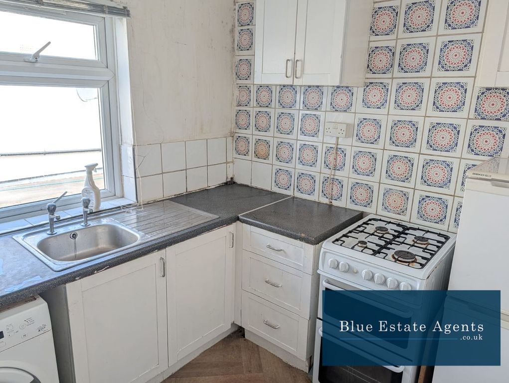 Property photo 3 of 9 Kitchen