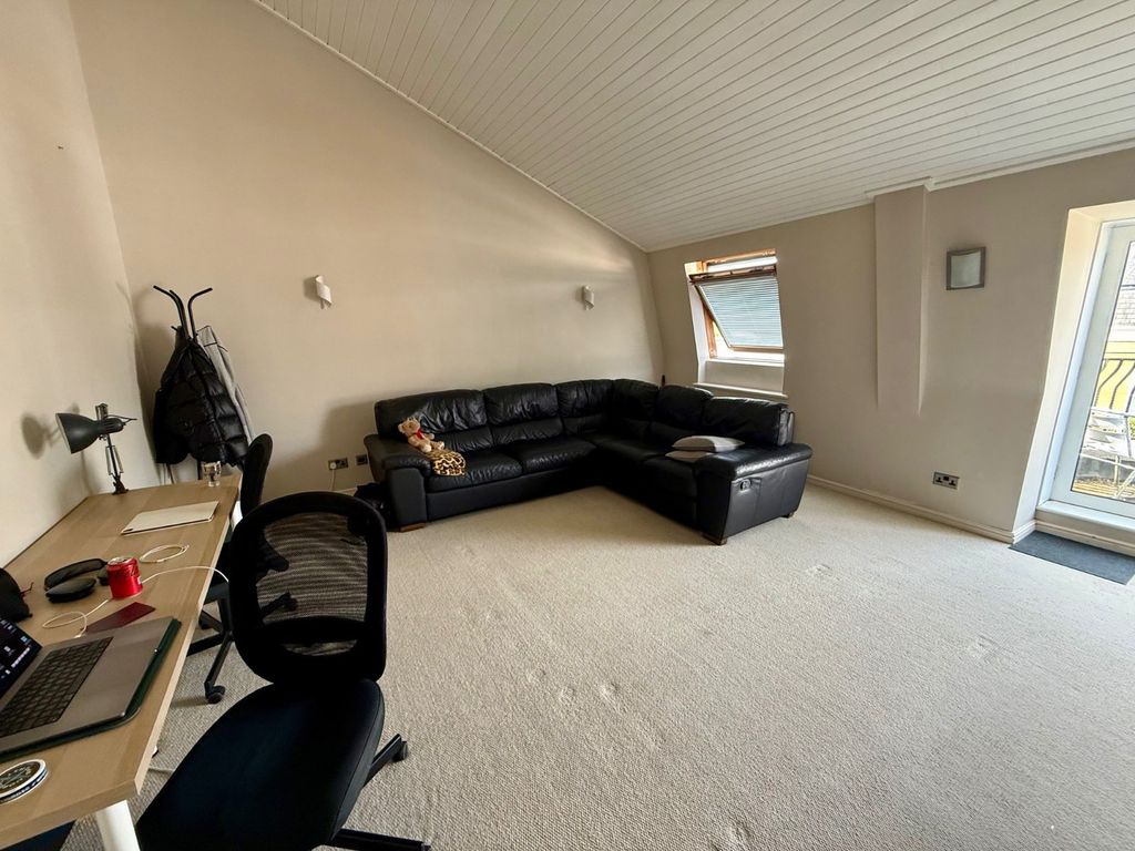 Property photo 3 of 9 Picture No. 06