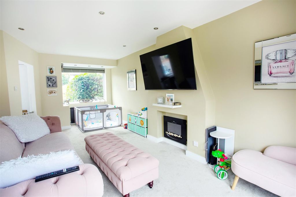 Property photo 2 of 27