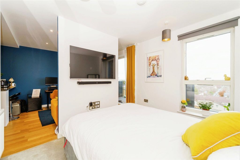 Property photo 3 of 15 Picture No. 05