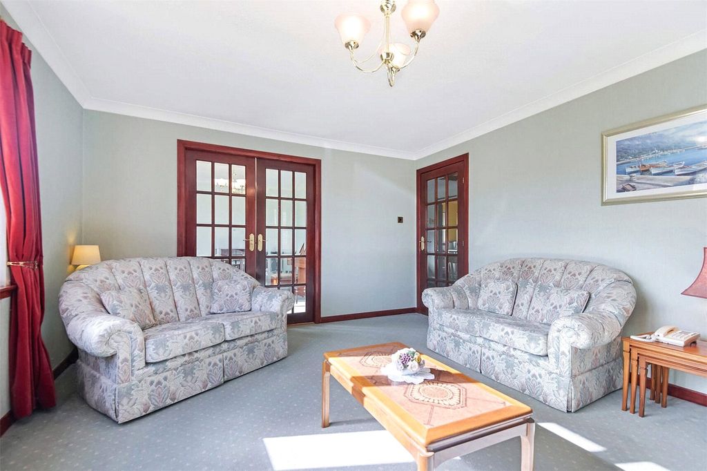 Property photo 3 of 20 Lounge