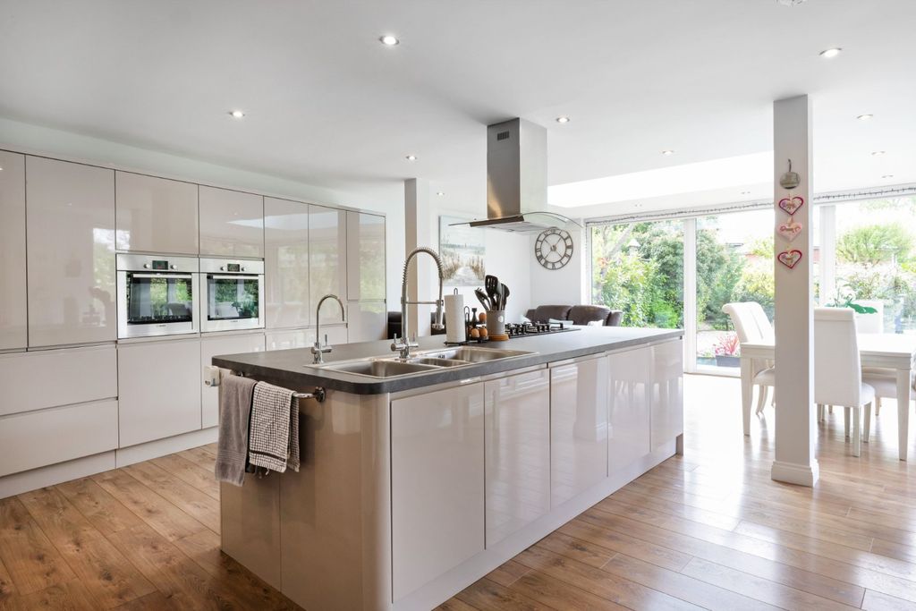 Property photo 2 of 20 Kitchen/Dining