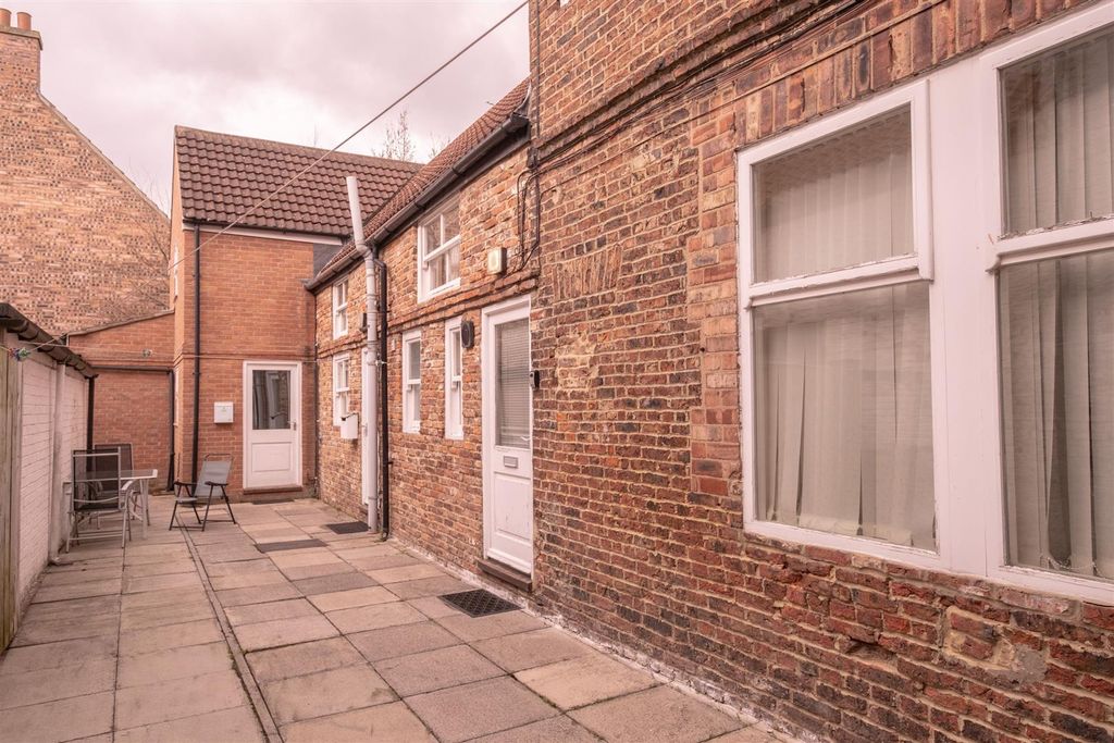 Property photo 3 of 11 51-53 High St, Yarm-05.Jpg