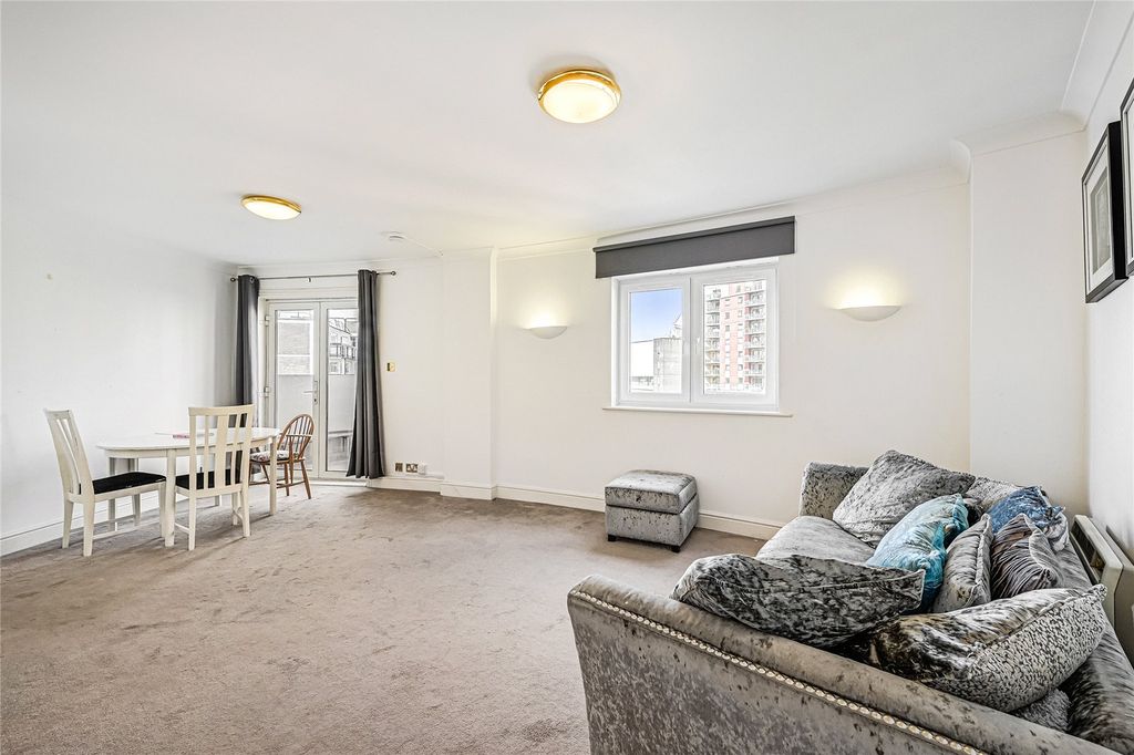 Property photo 1 of 16 Stamford Gate House