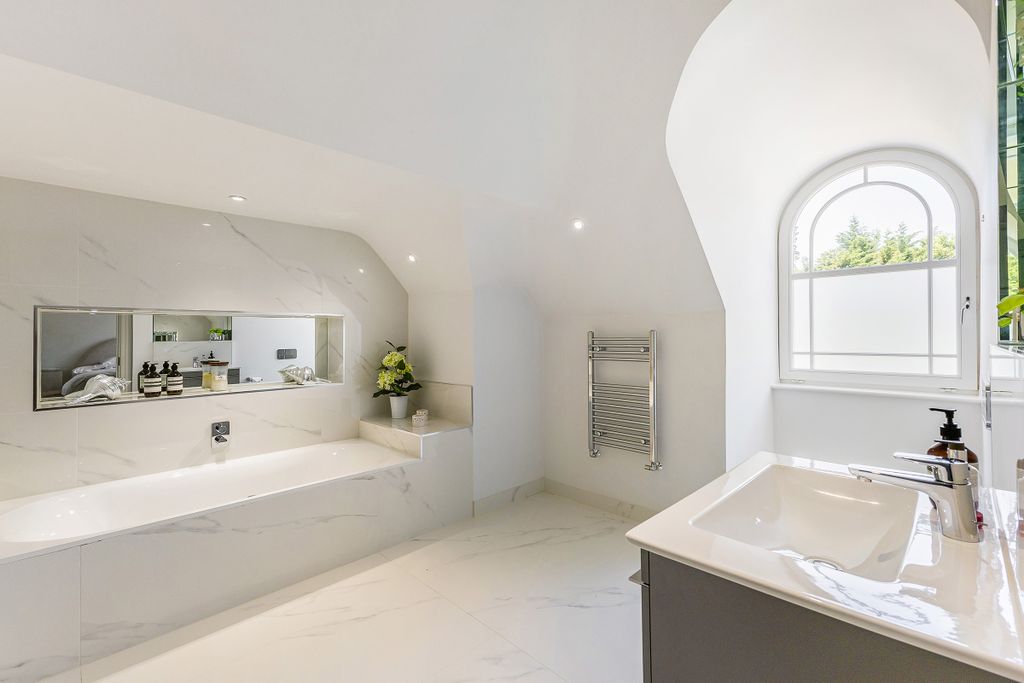 Additional image 20 of 6 bed property for saleRegent's Walk, Ascot, Berkshire SL5