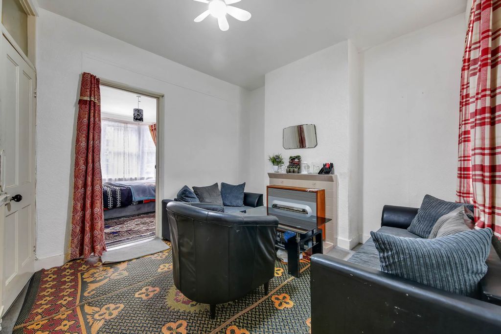 Property photo 3 of 17