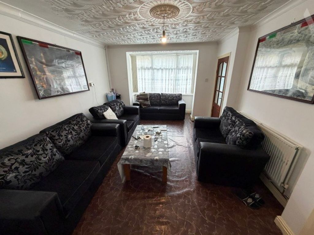 Property photo 2 of 11 152 Fordrough Lane Reception Room 1.Jpeg