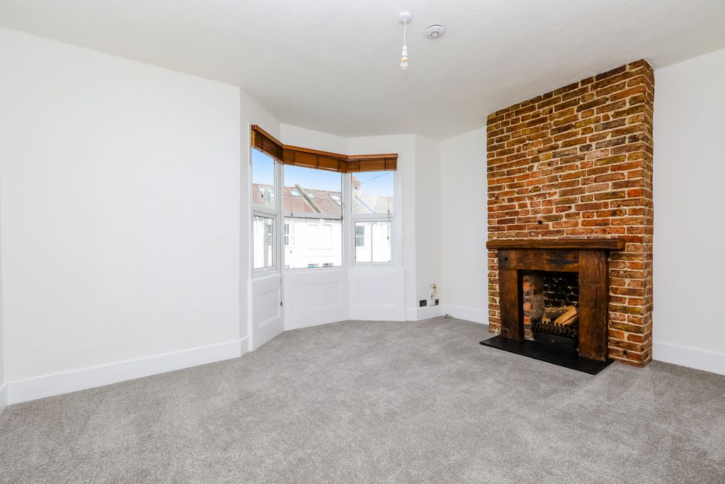 Property photo 3 of 7